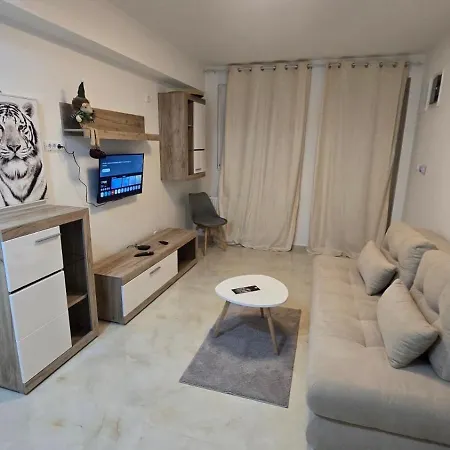 Beli Tigar شقة بيتروفارادين